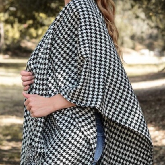 ▪️Closeout! Classic Houndstooth Ruana Wrap-Scarf - Picture 3 of 5